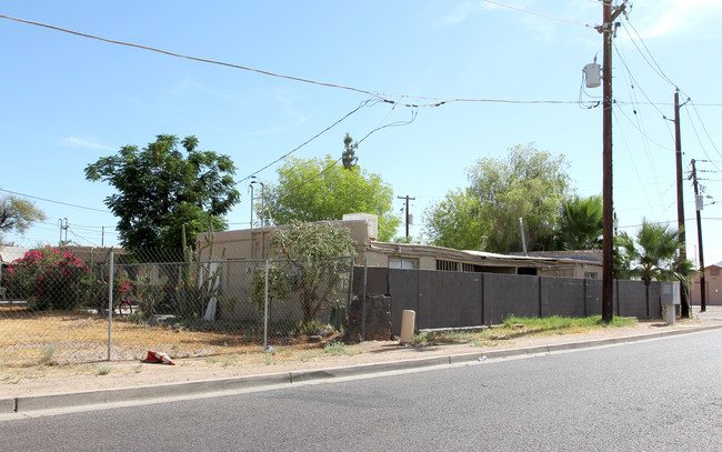 Longview Place Apartments in Phoenix, AZ - Building Photo - Building Photo