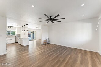 1921 E Laguna Dr in Tempe, AZ - Building Photo - Building Photo