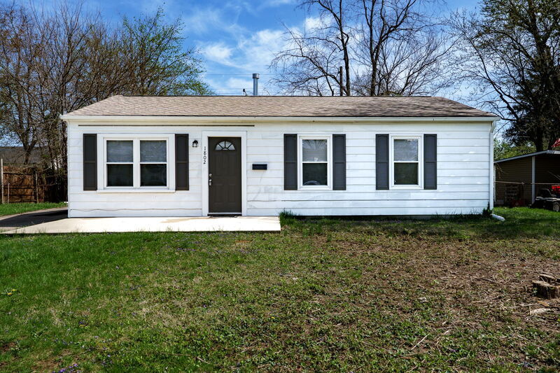1802 Kylemore Dr in Xenia, OH - Building Photo