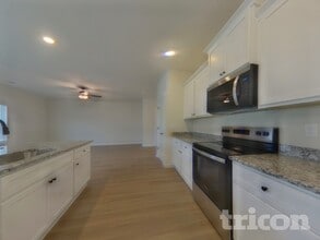 1217 Crested Iris St in Moore, SC - Foto de edificio - Building Photo