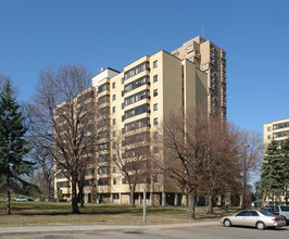 Cedar High Apartments in Minneapolis, MN - Building Photo - Building Photo