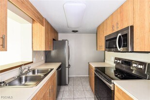 2621 10th St in Englewood, FL - Building Photo