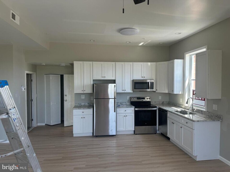 6201 Eastern Ave in Baltimore, MD - Building Photo