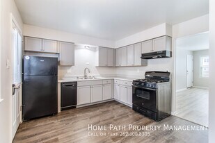 151 S Grand Ave in Waukesha, WI - Building Photo