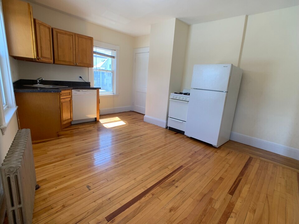 385 Washington St, Unit 4 in Boston, MA - Building Photo