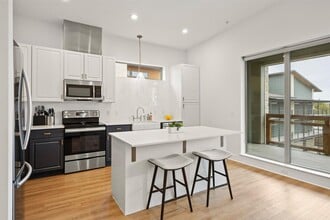 4704 Sunset Trail in Austin, TX - Building Photo - Building Photo