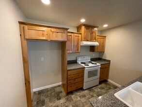 1014 SW Stoney Creek Ln in Grants Pass, OR - Building Photo - Building Photo