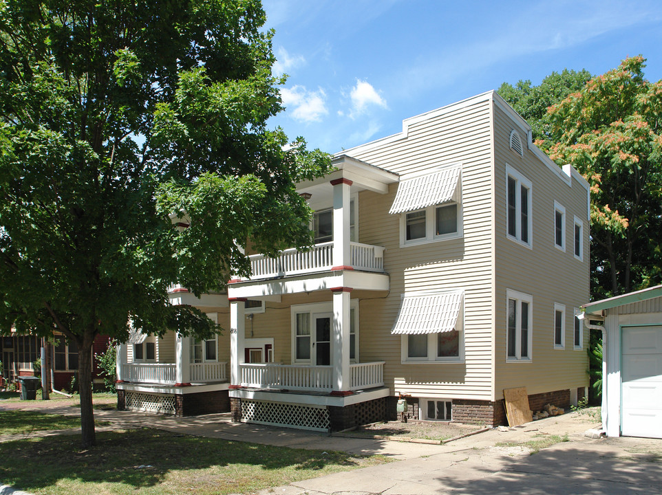 808 SW 11th St in Topeka, KS - Building Photo