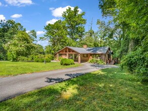316 S Rugby Rd in Hendersonville, NC - Building Photo - Building Photo