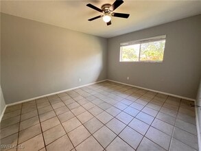 1017 Pine Isle Ln in Naples, FL - Foto de edificio - Building Photo