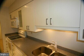 8358 Dunham Ct in Springfield, VA - Building Photo - Building Photo