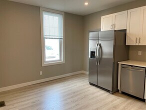 145 Dupont St, Unit 1st floor in Philadelphia, PA - Foto de edificio - Building Photo