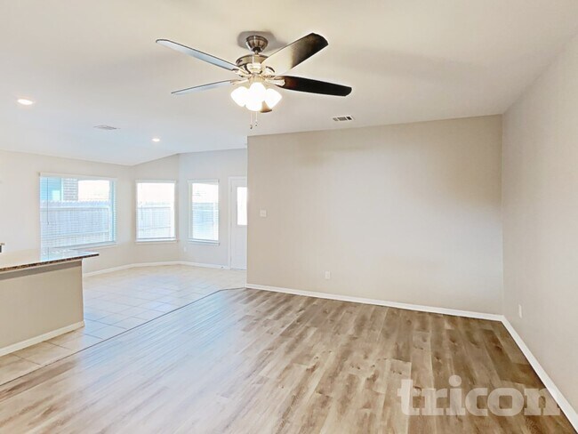 304 Foxhunter St in Fort Worth, TX - Foto de edificio - Building Photo