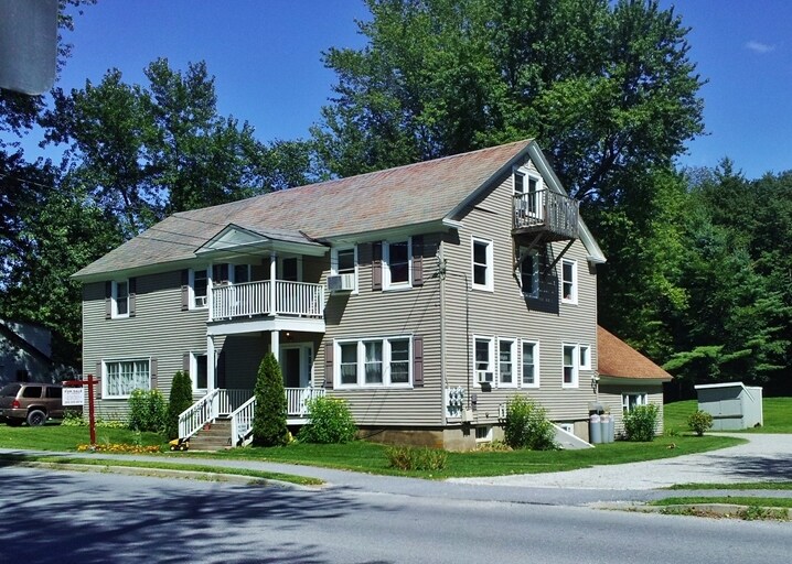 431 E Arlington Rd in Arlington, VT - Building Photo