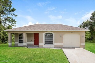 1016 Bagget St E in Lehigh Acres, FL - Building Photo