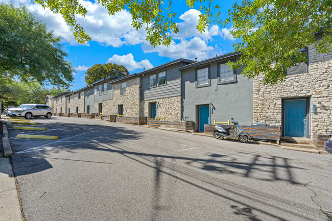 Parker Heights in Austin, TX - Foto de edificio - Building Photo