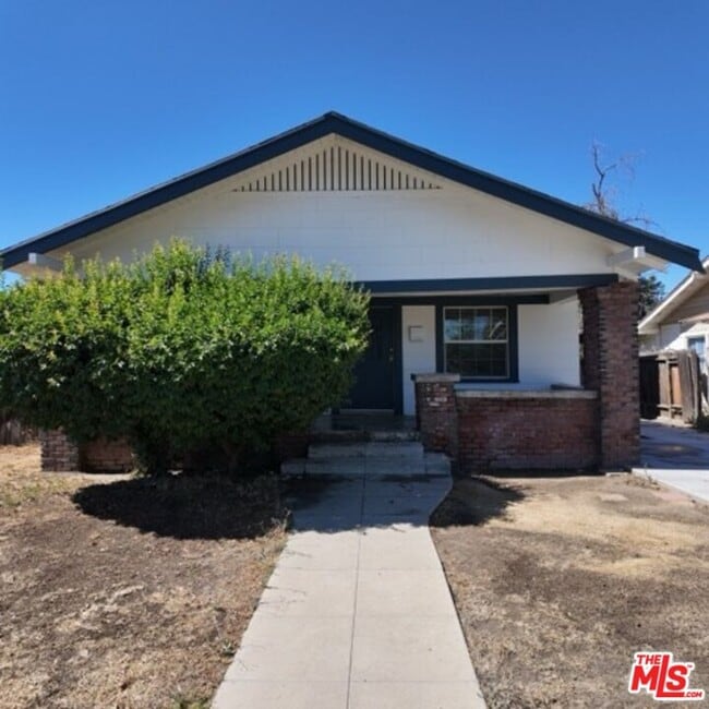 property at 2416 Chester Ln
