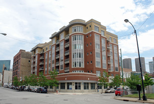 657 W Fulton St Apartamentos