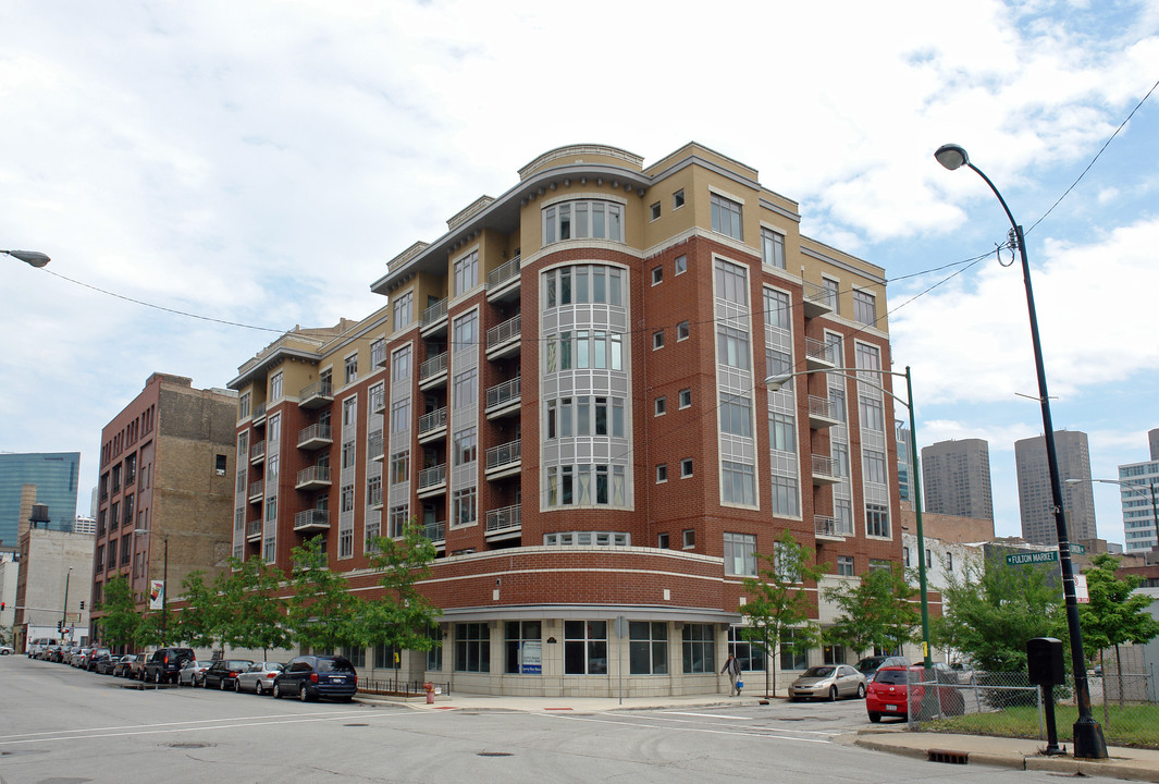 Fulton Place in Chicago, IL - Building Photo