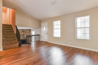 5127 Galbraith Cir in Stone Mountain, GA - Building Photo - Building Photo