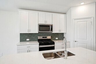 704 Edgehurst Dr in McKinney, TX - Foto de edificio - Building Photo