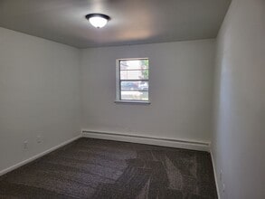 933 W Main St in Norristown, PA - Building Photo - Building Photo