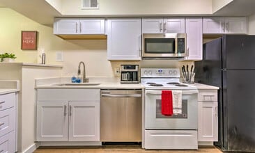 805 Bishop Warren Dr in Little Rock, AR - Building Photo - Building Photo