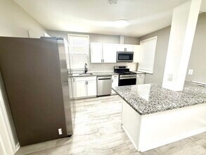27 E 46th St-Unit -2 in Bayonne, NJ - Building Photo - Building Photo