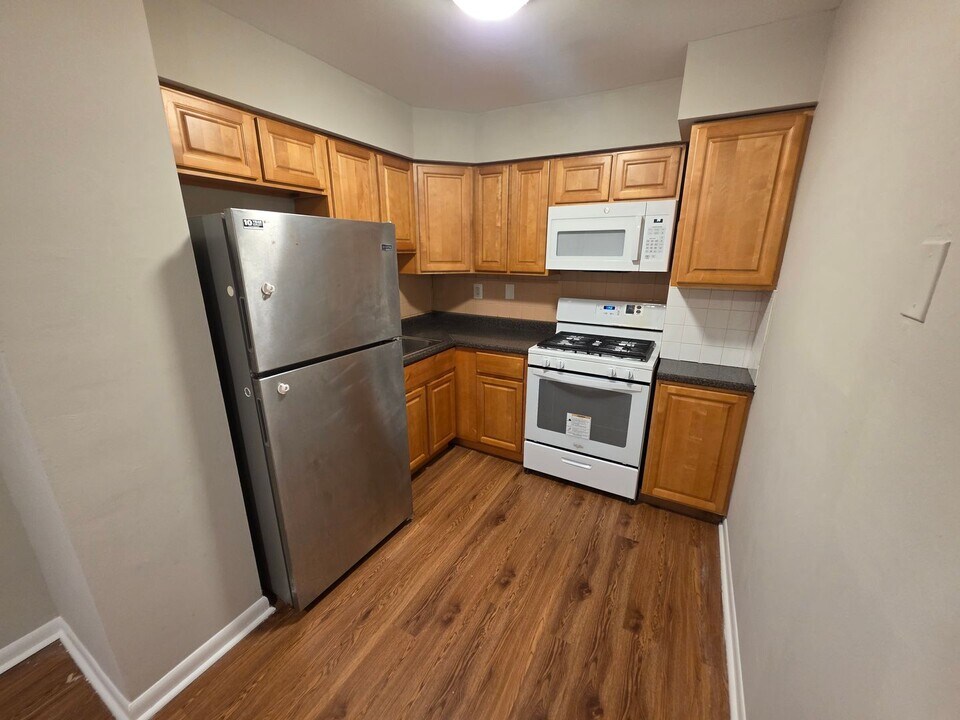 3921 Lankenau Ave in Philadelphia, PA - Building Photo