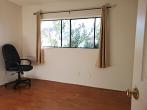 609 S College Ave in Claremont, CA - Building Photo - Building Photo