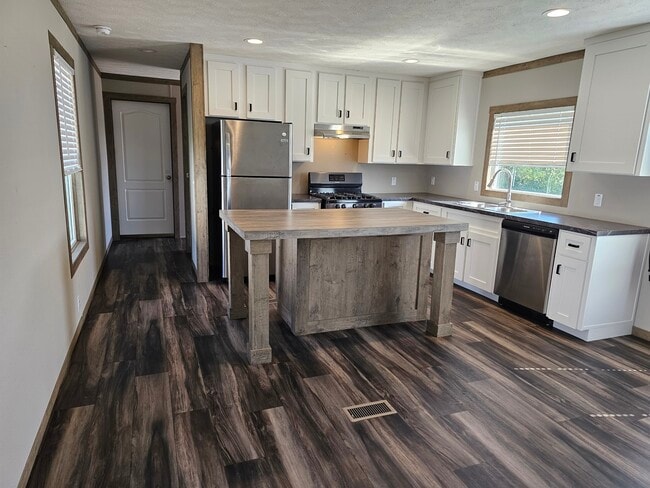 property at 2101 SW 38th St
