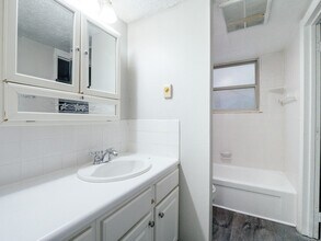 3858 Washington Ave, Unit 13 in Cincinnati, OH - Building Photo - Building Photo