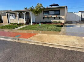 4580 Cochise Way in San Diego, CA - Building Photo