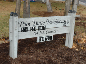 PILOT BUTTE TOWNHOMES in Bend, OR - Foto de edificio - Building Photo