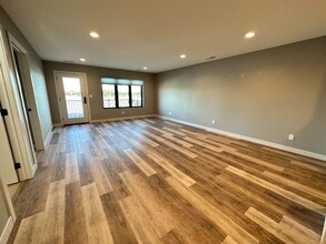 172 W Bay Rd in Lake Park, IA - Building Photo - Building Photo