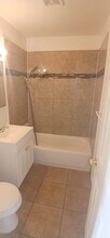 2022 Castleberry Ln, Unit D in Las Vegas, NV - Foto de edificio - Building Photo