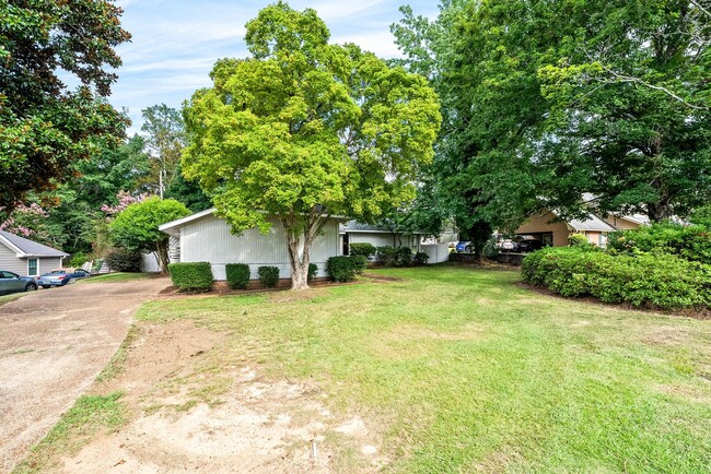 1144 E University Dr in Auburn, AL - Building Photo - Building Photo