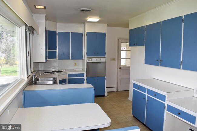 6056 Lincoln Way W in Saint Thomas, PA - Building Photo - Building Photo