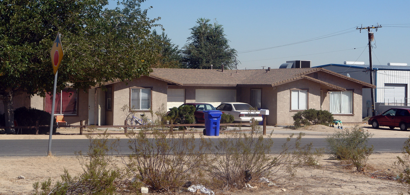 15870 Calgo Ln in Victorville, CA - Foto de edificio