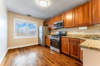 6417 N Damen Ave in Chicago, IL - Building Photo - Building Photo