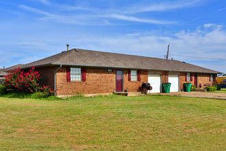 10-24 NE Adams Ave in Piedmont, OK - Building Photo - Building Photo