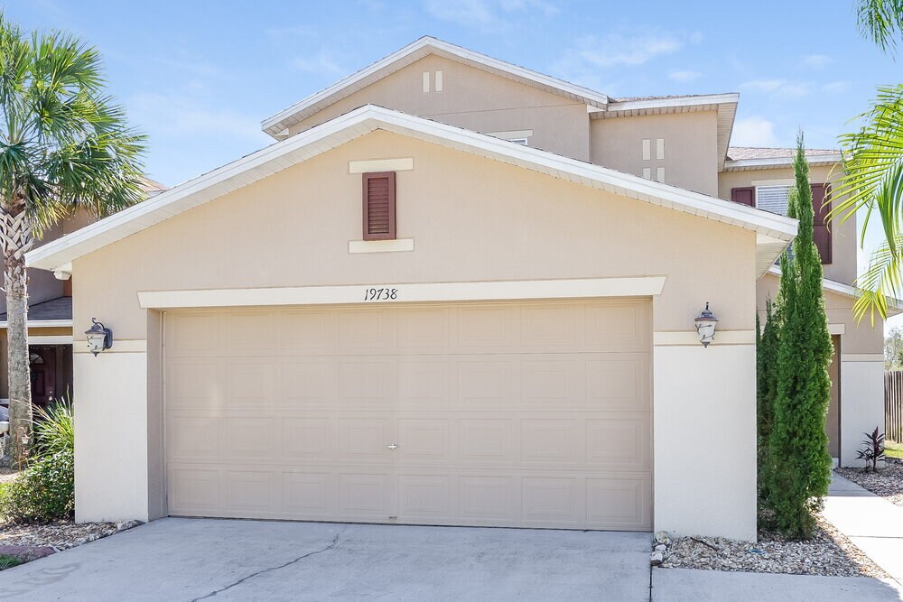19738 Timberbluff Dr in Land O Lakes, FL - Foto de edificio