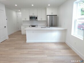 365 Broad St in New Britain, CT - Building Photo - Building Photo