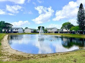 2305 Seaside Dr in Greenacres, FL - Building Photo - Building Photo