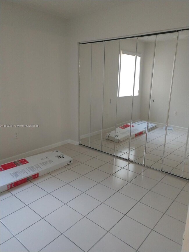 580 NW 114th Ave in Doral, FL - Building Photo - Building Photo