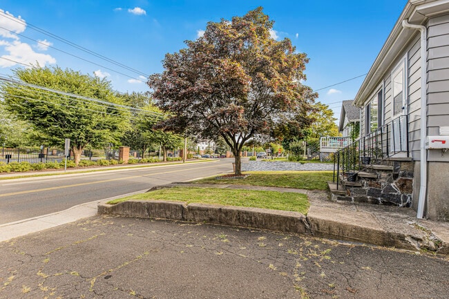 147 Southfield Ave in Stamford, CT - Building Photo - Building Photo