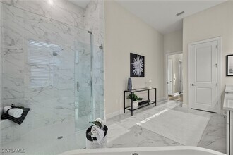 15429 Turin Dr in Naples, FL - Building Photo - Building Photo