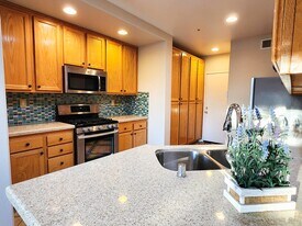 6611 Santa Isabel St in Carlsbad, CA - Building Photo
