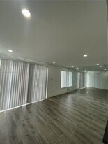 3868 NE 169th St in North Miami Beach, FL - Building Photo