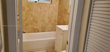 1310 NE 127th St in North Miami, FL - Building Photo - Building Photo